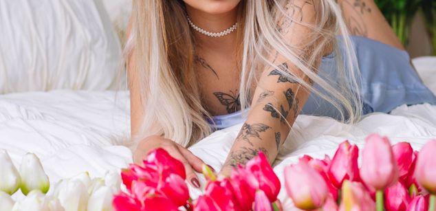 Model - LaraAllen young