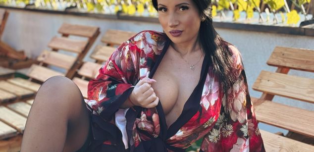 Model - BeckyShine mature