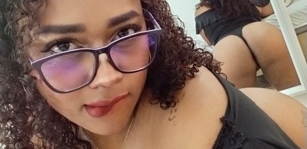 Model - RoxieLewis squirt