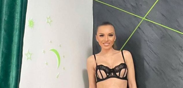 Model - Selena Falls young