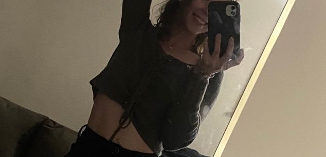 Model - curlycheergrl nomakeup