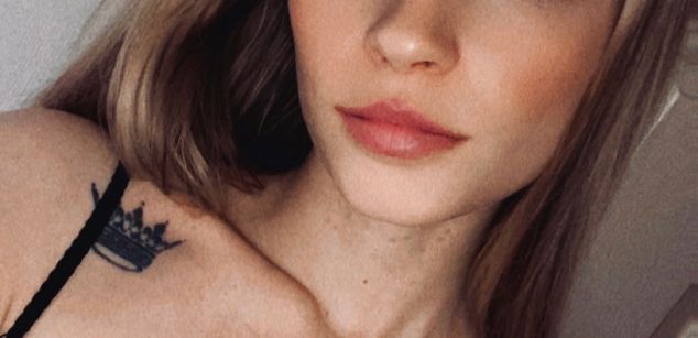 Model - Supergirlpower masturbating