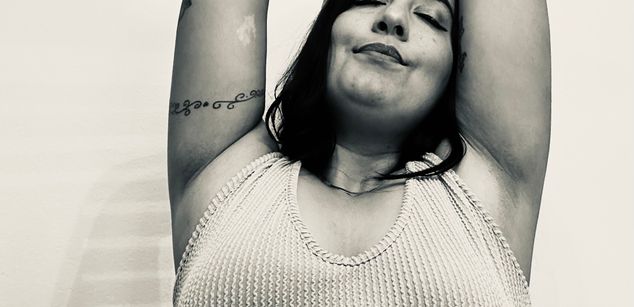 Model - Vanesa Holmes petite