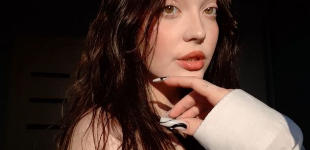 Model - Selina young