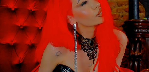 Model - MissMonique leather