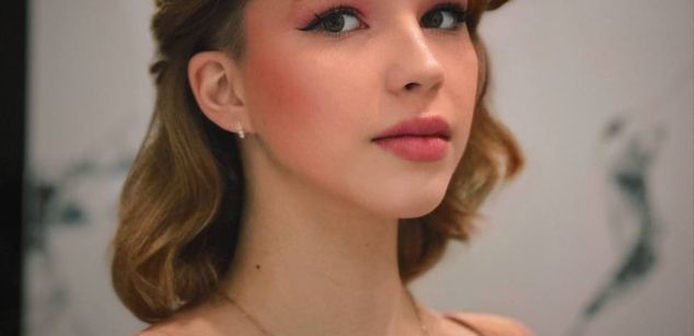 Model - Anna_Elfie young