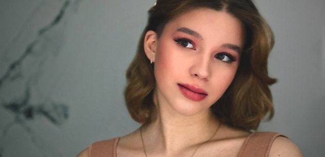 Model - Anna_Elfie young