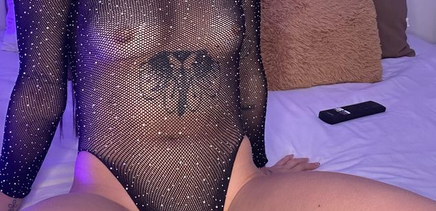 Model - Sarah Franco feet