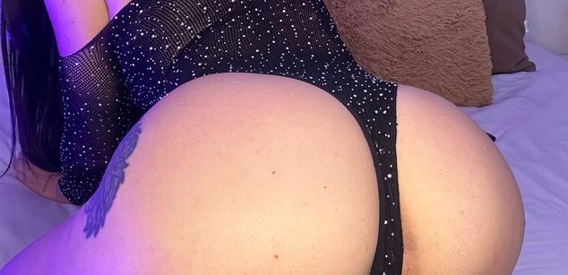 Model - Sarah Franco feet