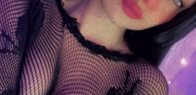 Model - Ms.Pickles squirt