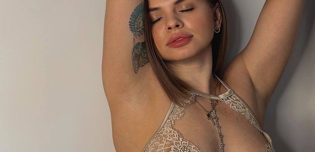 Model - LizaDeMoon bigass