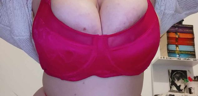 Model - CaraLollipop bigboobs