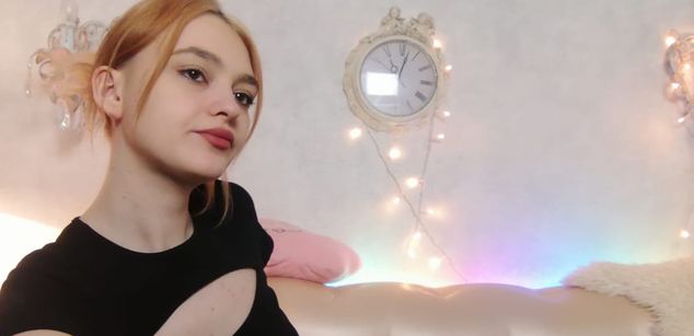 Model - LucyGoldi joi