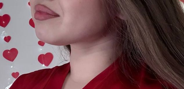 Model - Eva Moore squirt