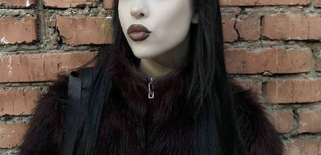 Model - Venomeovvv bigass