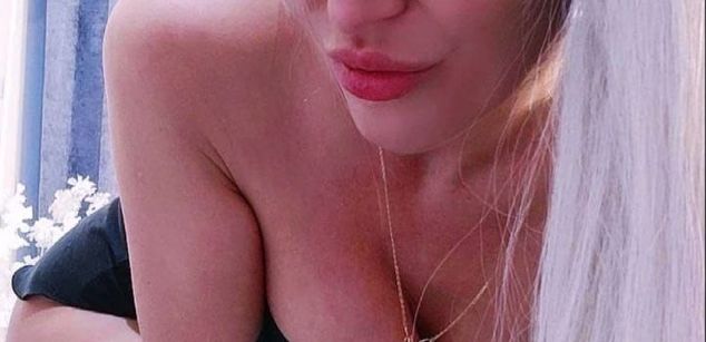 Model - Eva_Blondy_ Dance