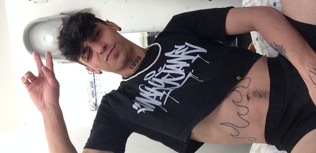 Model - Alejandro_max top