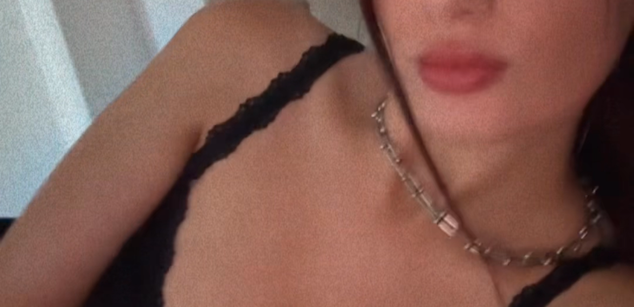 Model - Nicki divertido