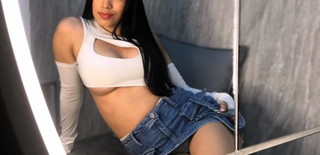 Model - Sarah Coxx bigboobs