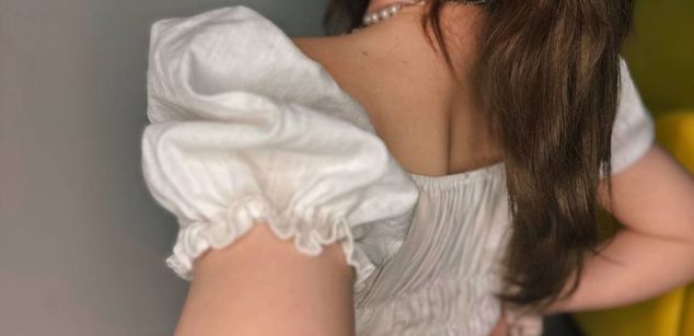 Model - DraculauraTepes feet