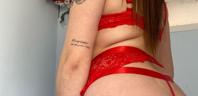 Model - Mia Santos saliva