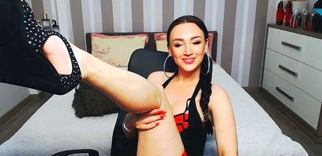 Model - LinaLuchia strip