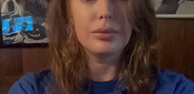 Model - Veronica redhead