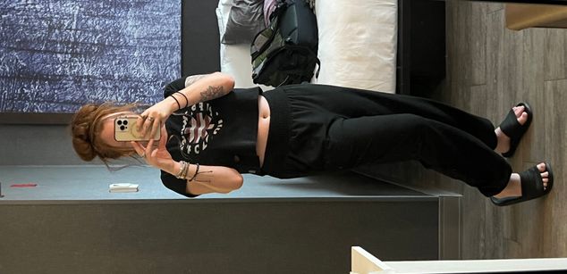 Model - Veronica redhead