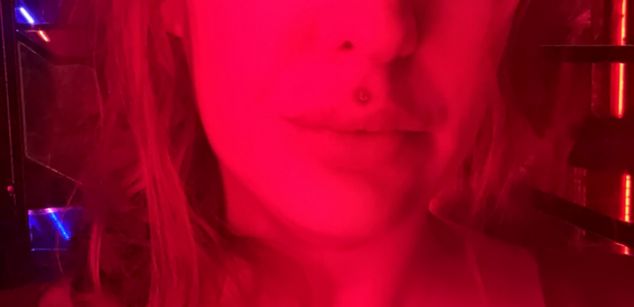 Model - Veronica redhead