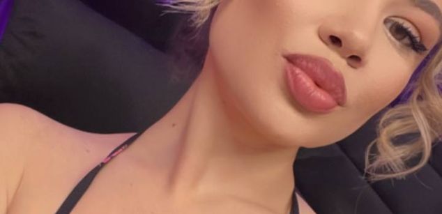 Model - Lexi lingerie