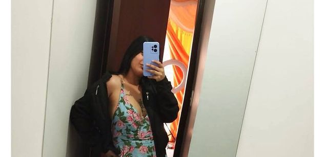 Model - Chloe West latina