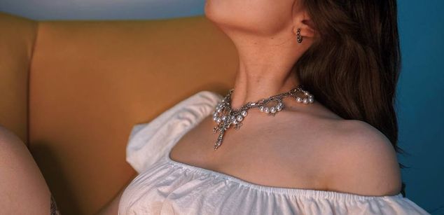 Model - DraculauraTepes feet