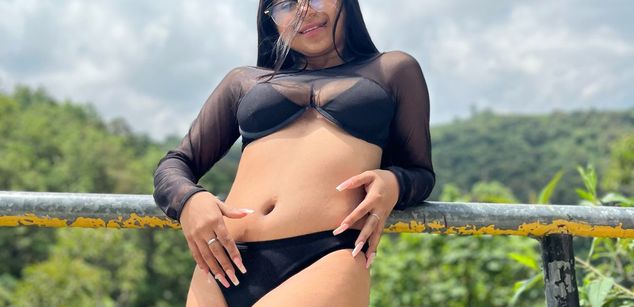 Model - Manuela Sotoo teen