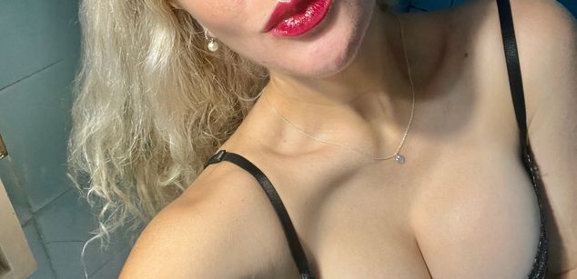 Model - camidollx greeneyes