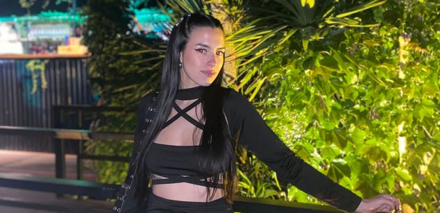 Model - golden ginny colegiala