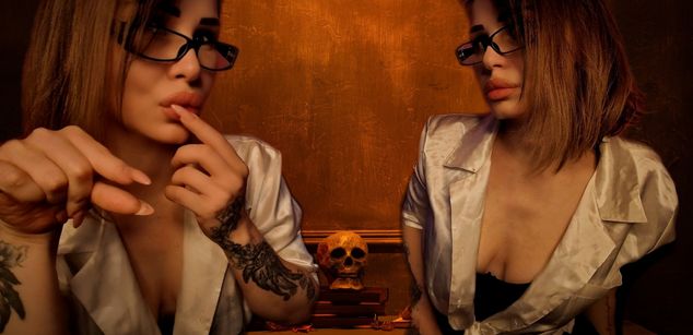 Model - AnnaLu strapon