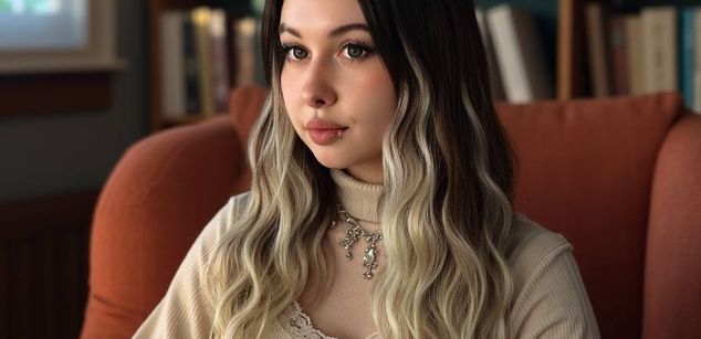 Model - DraculauraTepes feet