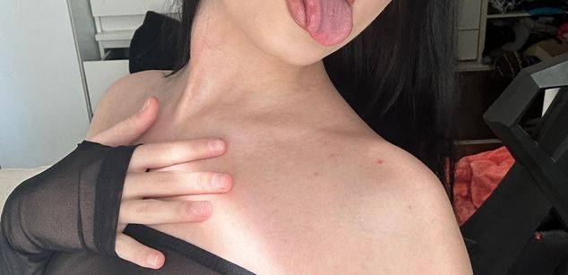 Model - Scarlett Jakobs squirt