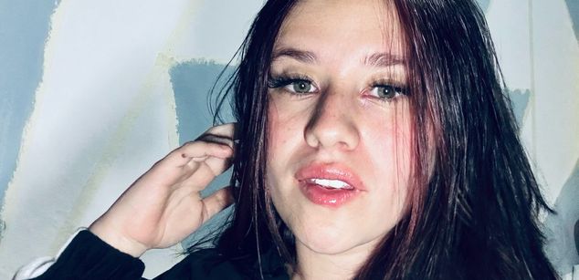 Model - Nicolle Alba shy