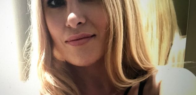 Model - MelanieCat striptease