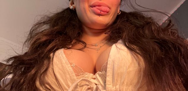 Model - LucyPurple squirt