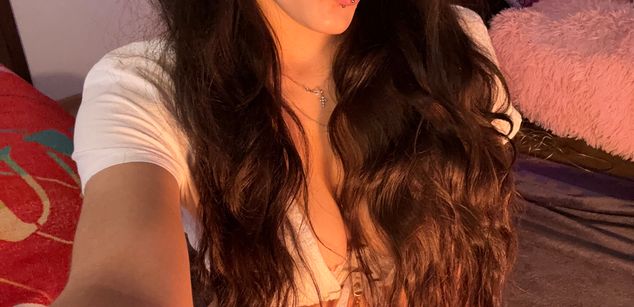 Model - LucyPurple squirt