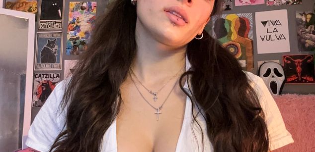 Model - LucyPurple squirt