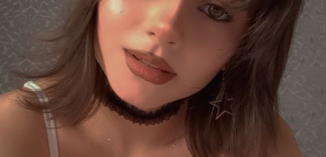 Model - lolita petite