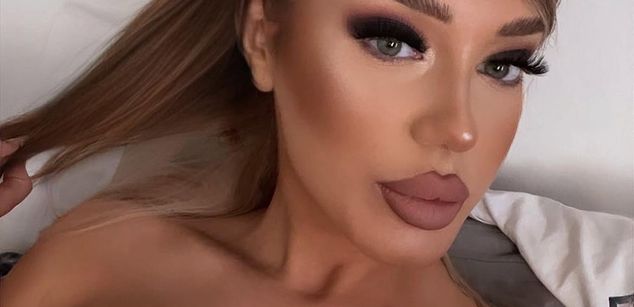 Model - RossaAtrya bigboobs