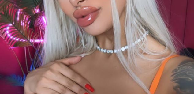 Model - GoldenAmber pussy