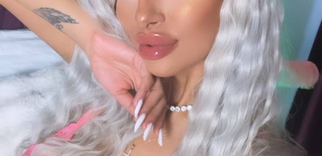 Model - GoldenAmber pussy