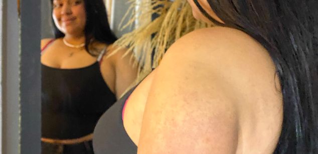 Model - Chiqui bigboobs