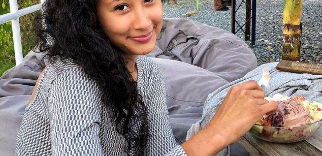 Model - Milkdulce1 squirt