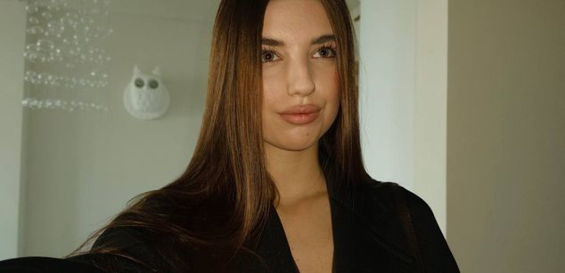 Model - CassieCaprice streaptease